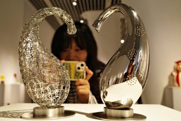 Guangzhou__Hong_Kong_y_Macao_se_unen_en_una_inspiradora_exposicio_n_de_esculturas__