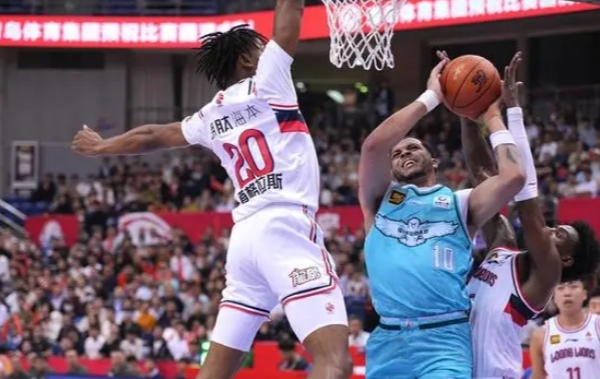 Guangzhou_tropieza_en_el_inicio_de_la_CBA_con_una_gran_derrota_ante_Qingdao___