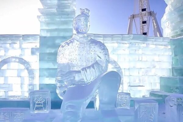 Guerreros de Terracota de Hielo Deslumbran a los Visitantes en el Maravilloso Invierno de Harbin Guerreros_de_Terracota_de_Hielo_Deslumbran_a_los_Visitantes_en_el_Maravilloso_Invierno_de_Harbin video poster