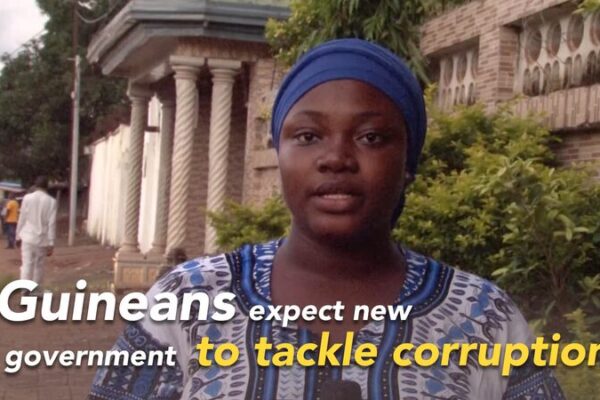 Guineanos_ansiosos_por_el_cambio__Se_espera_que_el_nuevo_gobierno_combata_la_corrupcio_n video poster