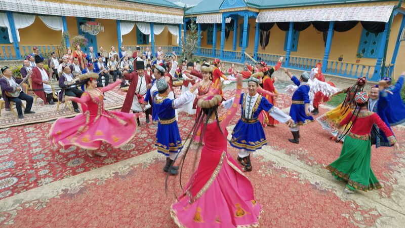 Hami_Muqam___Una_melodi_a_desde_el_corazo_n_que_te_hara__bailar_ video poster