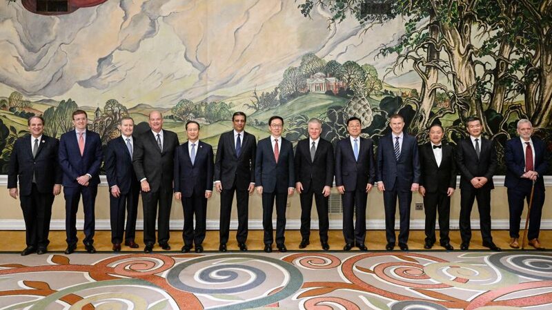 Han_Zheng_y_li_deres_empresariales_de_EE__UU__se_reu_nen_para_fortalecer_los_lazos_entre_China_y_EE__UU___