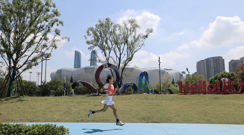 Hangzhou__Donde_la_Serenidad_se_Encuentra_con_la_Aventura_Las_E_picas_Corridas_Matutinas_de_Tang_Xiaofang video poster