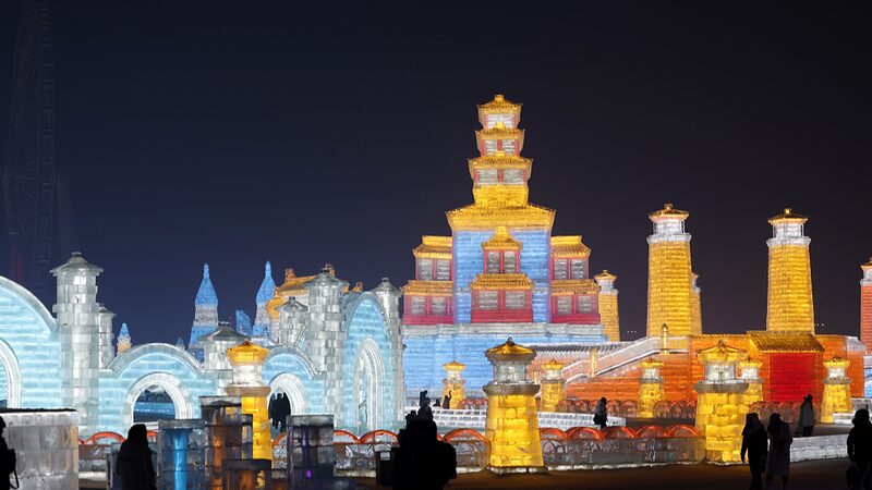 Harbin_Ice_and_Snow_World__Un_Pai_s_de_las_Maravillas_Escarchado_que_Sorprende_a_los_Visitantes___ video poster