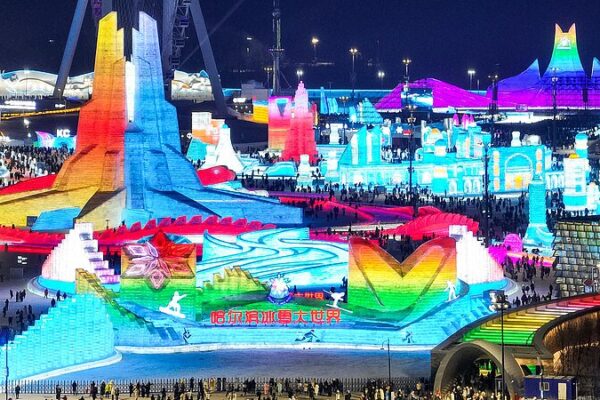 Harbin_Ice_and_Snow_World__Un_Pai_s_de_las_Maravillas_Invernal_te_Espera_en_el_Noreste_de_China video poster