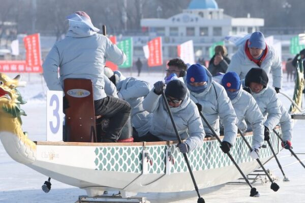 Harbin_da_inicio_a_la_diversio_n_invernal_sobre_hielo____