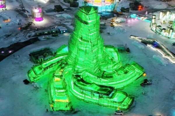 Harbin ilumina el cielo con torre de hielo temática de dragón para el Año Nuevo Harbin_ilumina_el_cielo_con_torre_de_hielo_tema_tica_de_drago_n_para_el_An_o_Nuevo