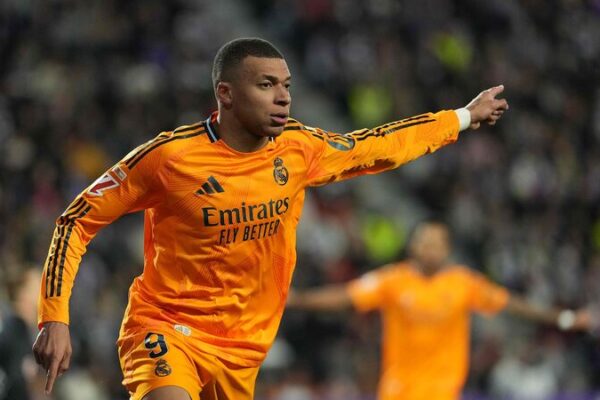 Hat_trick_de_Mbappe__lleva_al_Real_Madrid_a_victoria_contundente_sobre_el_Valladolid