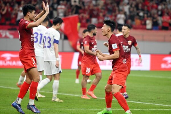 Hat_trick_de_Wu_Lei_lleva_al_Shanghai_Port_a_las_semifinales_de_la_Copa_FA_China___