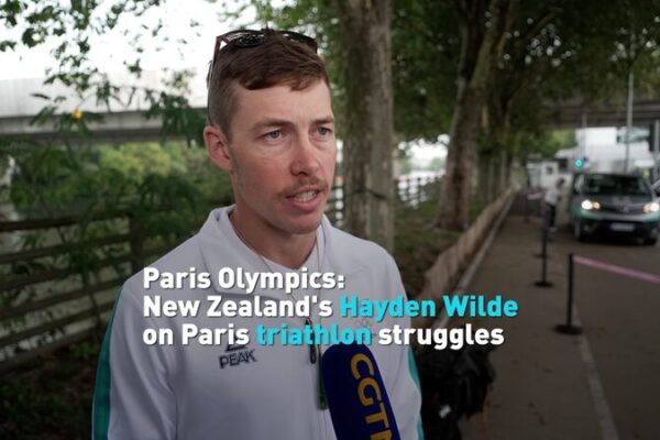 Hayden Wilde listo para enfrentar el triatlón de París a pesar de los problemas de agua en el río Sena Hayden_Wilde_listo_para_enfrentar_el_triatlo_n_de_Pari_s_a_pesar_de_los_problemas_de_agua_en_el_ri_o_Sena video poster