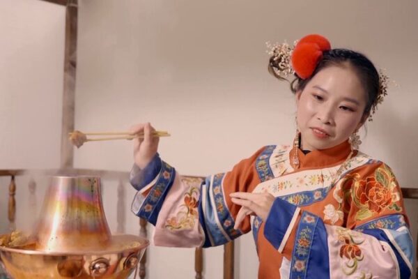 Hermana Peach, la Vlogger de Comida, Trae a la Vida un Banquete Ancestral de Año Nuevo 🍲🎉 Hermana_Peach__la_Vlogger_de_Comida__Trae_a_la_Vida_un_Banquete_Ancestral_de_An_o_Nuevo___ video poster