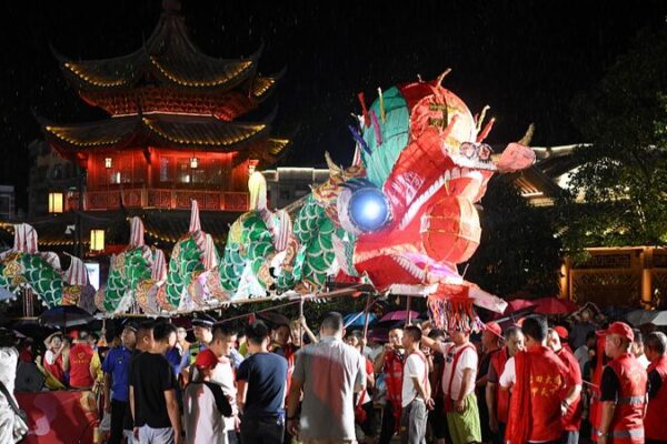 Hierro_Fundido_y_Dragones_Danzantes__El_Ma_gico_Festival_Cultural_de_Liancheng