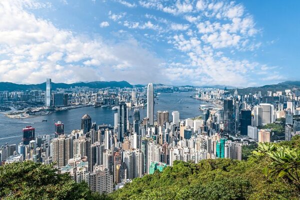 Hong Kong adopta la IA en finanzas: Nuevas políticas para impulsar el fintech 🚀 Hong_Kong_adopta_la_IA_en_finanzas__Nuevas_poli_ticas_para_impulsar_el_fintech__