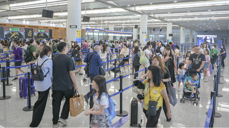 Hong_Kong_alcanza_una_Pascua_re_cord___Ma_s_de_2_27_millones_de_viajes_al_extranjero_