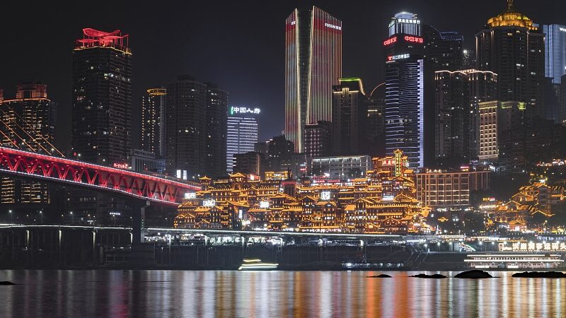 Hongya_Cave_por_la_Noche__La_Joya_Oculta_Imperdible_de_Chongqing__ video poster