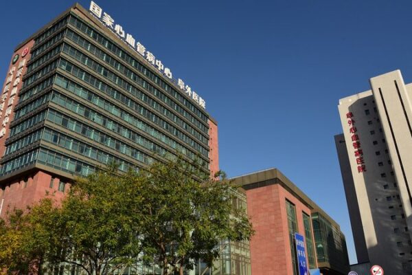 Hospital_chino_presenta_tratamiento_para_enfermedades_cardi_acas_sin_radiacio_n