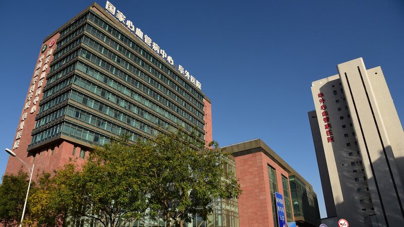 Hospital_chino_presenta_tratamiento_para_enfermedades_cardi_acas_sin_radiacio_n
