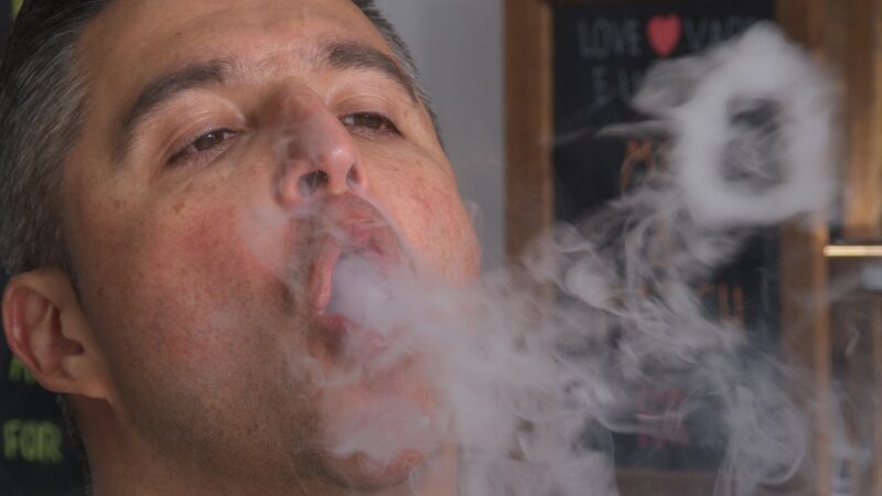 Hospitales_del_Reino_Unido_ofrecen_cigarrillos_electro_nicos_gratis_para_ayudar_a_dejar_de_fumar__ video poster