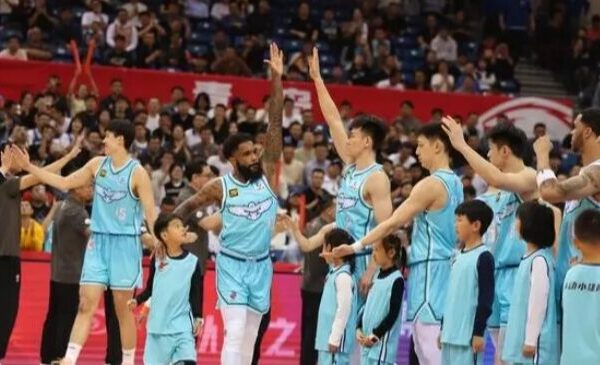 ¡Hu brilla con 40 puntos y Guangdong supera a Qingdao en un emocionante partido! _Hu_brilla_con_40_puntos_y_Guangdong_supera_a_Qingdao_en_un_emocionante_partido_