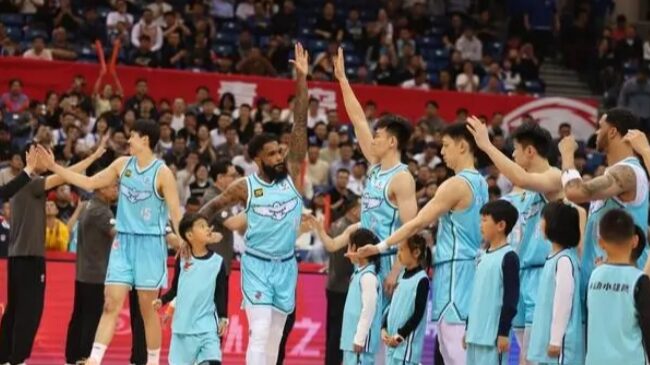 _Hu_brilla_con_40_puntos_y_Guangdong_supera_a_Qingdao_en_un_emocionante_partido_