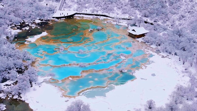 _Huanglong__El_cuento_de_hadas_nevado_que_cautiva_a_los_viajeros_ video poster