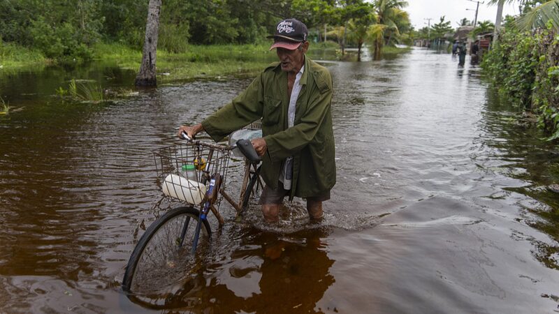 Huraca_n_Helene_amenaza_a_Florida_con_vientos_catastro_ficos__