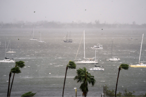🌀 Huracán Milton golpea la costa de Florida, trayendo caos y cortes de energía __Huraca_n_Milton_golpea_la_costa_de_Florida__trayendo_caos_y_cortes_de_energi_a
