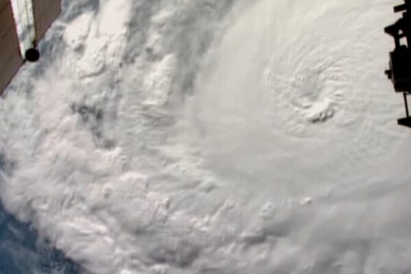 Huraca_n_Milton_se_fortalece_a_Categori_a_5_y_amenaza_la_costa_de_Florida video poster
