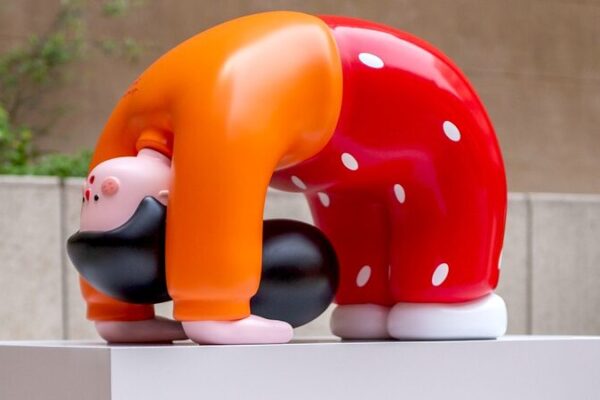 Impactantes_instalaciones_arti_sticas_de__La_Chica_Incansable__cautivan_a_la_juventud_de_Shangha_i_en_ROCKBUND