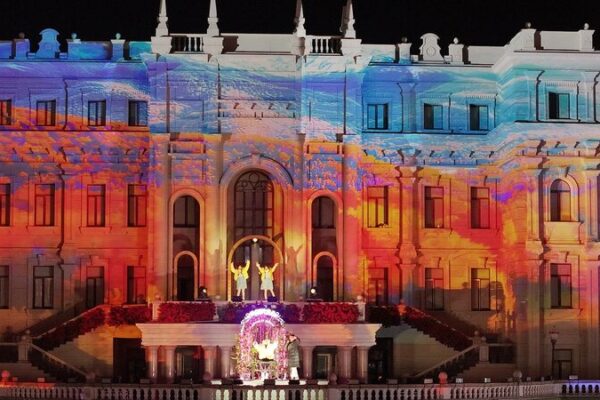 Impresionante_especta_culo_de_luces_debuto__en_la_Catedral_de_Santa_Sofi_a_de_Harbin__
