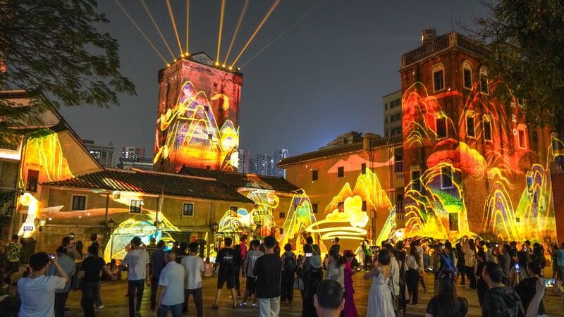 Impresionante_especta_culo_de_luces_transforma_antiguo_mercado_en_Shenzhen
