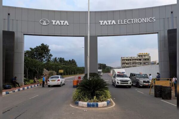 🔥 Incendio detiene la producción en la planta de componentes de iPhone de Tata en India __Incendio_detiene_la_produccio_n_en_la_planta_de_componentes_de_iPhone_de_Tata_en_India