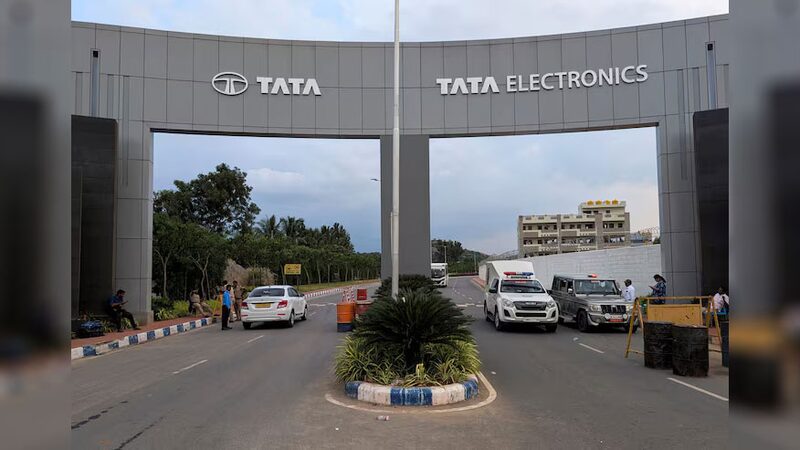 __Incendio_detiene_la_produccio_n_en_la_planta_de_componentes_de_iPhone_de_Tata_en_India