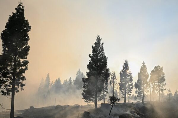 Incendios arrasan el oeste de EE. UU. mientras se acercan condiciones climáticas adversas Incendios_arrasan_el_oeste_de_EE__UU__mientras_se_acercan_condiciones_clima_ticas_adversas