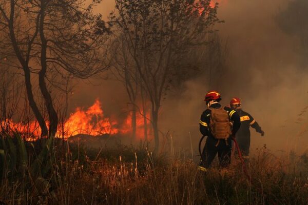 __Incendios_forestales_cerca_de_Atenas_finalmente_bajo_control