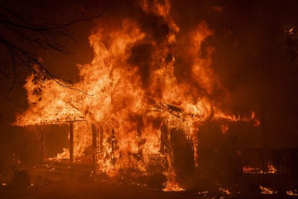 Incendios_forestales_en_California_siguen_arrasando__Evacuaciones_masivas_en_Los_A_ngeles__