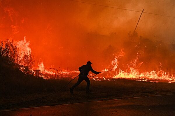 Incendios_forestales_en_Portugal__Siete_muertos_mientras_las_llamas_atrapan_a_bomberos