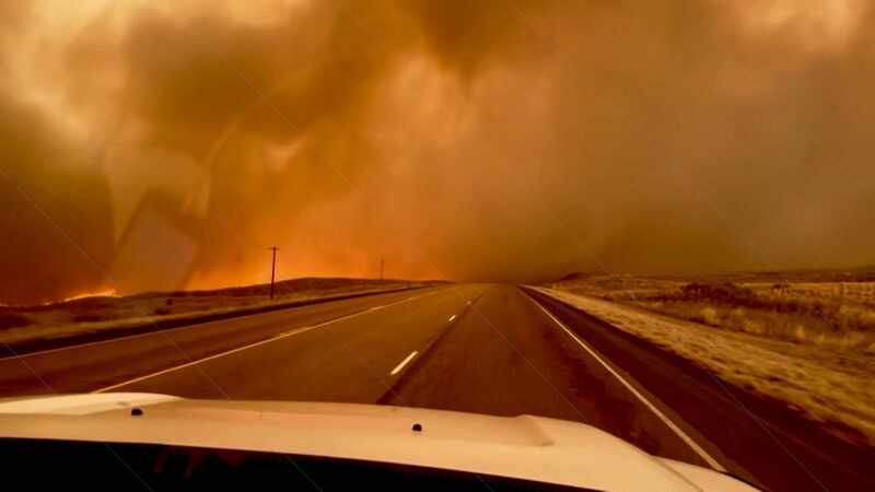Incendios_forestales_en_Texas_arrasan_tierras_y_hogares__cruzan_fronteras_estatales video poster
