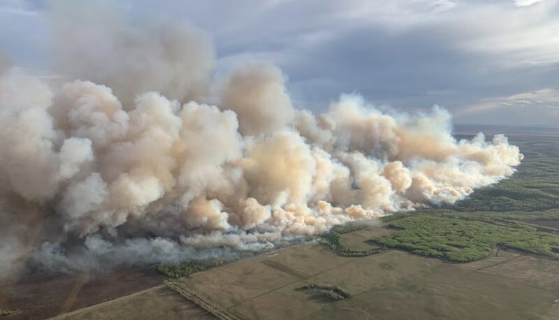 Incendios_forestales_en_el_oeste_de_Canada__provocan_evacuaciones_y_alertas_de_calidad_del_aire___