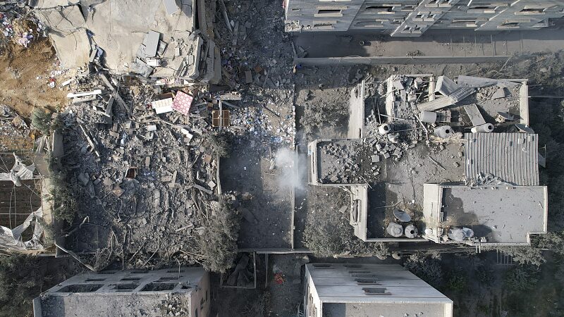 Incursiones_nocturnas_en_Gaza_cobran_140_vidas_mientras_llega_convoy_de_ayuda__ video poster