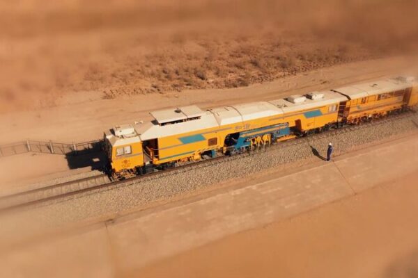 Ingenieros_chinos_conquistan_el__Mar_de_la_Muerte__con_un_e_pico_ferrocarril_en_el_desierto video poster