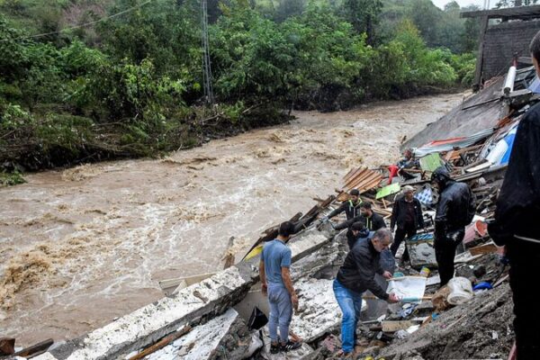 🇮🇷 Inundación Repentina en el Sur de Irán Deja 15 Muertos 😢 ___Inundacio_n_Repentina_en_el_Sur_de_Ira_n_Deja_15_Muertos__