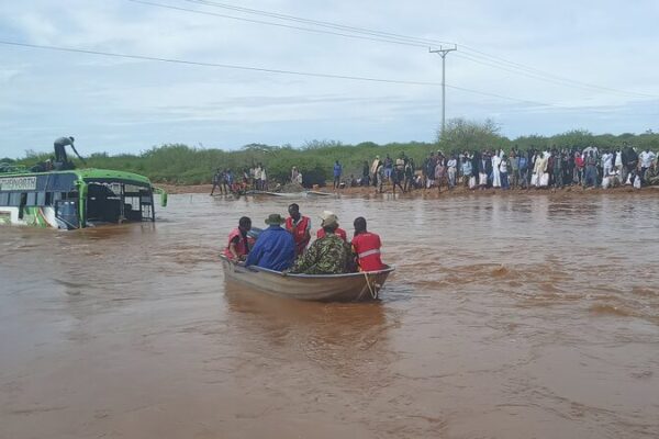 Inundaciones Épicas en Kenia: 13 Muertos, 15,000 Desplazados 🌧️🌊 Inundaciones_E_picas_en_Kenia__13_Muertos__15_000_Desplazados____