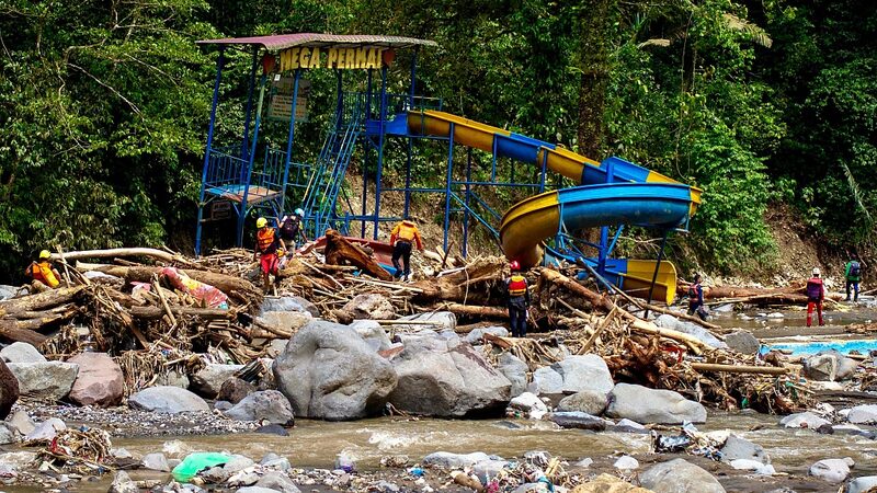 Inundaciones_en_Sumatra_dejan_67_muertos__20_au_n_desaparecidos__