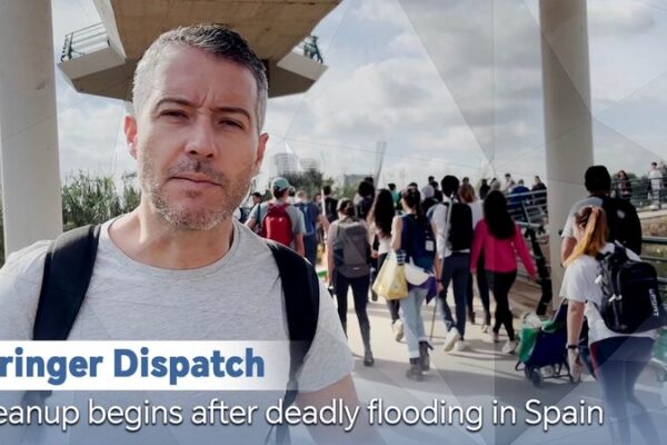 Inundaciones_en_Valencia__214_Muertos__Voluntarios_se_Unen_en_Medio_del_Desastre__ video poster