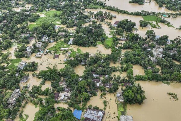 Inundaciones sin precedentes golpean Bangladesh: 18 muertos, millones afectados 🌊 Inundaciones_sin_precedentes_golpean_Bangladesh__18_muertos__millones_afectados__