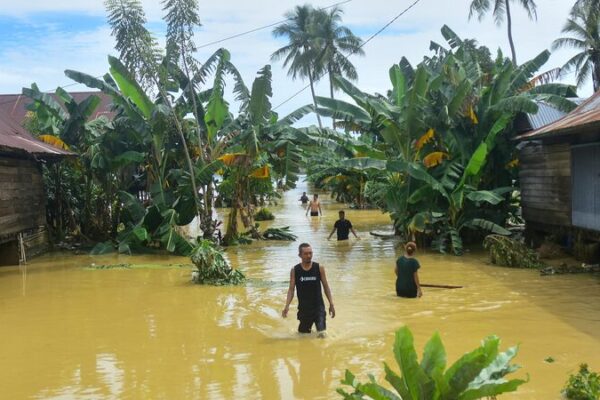 Inundaciones_tra_gicas_en_el_sur_de_Sulawesi__Indonesia__dejan_15_muertos____