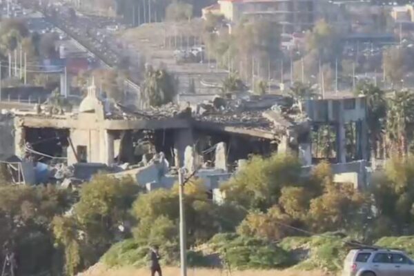 Ira_n_lanza_ataques_con_misiles_a__centros_de_espionaje__en_Erbil___ video poster
