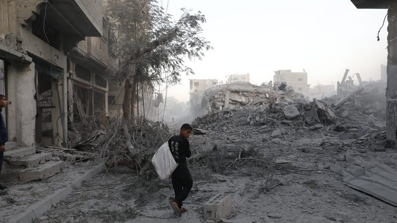 Israel_intensifica_ataques_en_Gaza_mientras_se_acerca_un_posible_alto_al_fuego