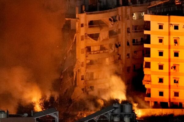 Israel y Hezbollah intercambian fuego intenso 🌟 mientras Blinken busca la paz Israel_y_Hezbollah_intercambian_fuego_intenso___mientras_Blinken_busca_la_paz